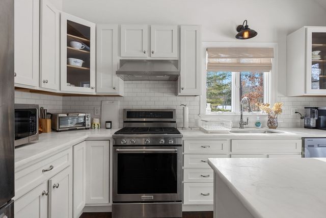 16 Newtown Rd, Sandwich, MA 02563