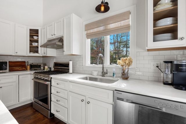 16 Newtown Rd, Sandwich, MA 02563