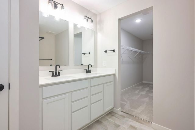 4819 Island Park Drive, Woodbury, MN 55129