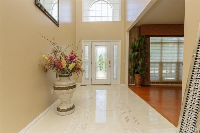 13001 Kinsley Heights Drive, Hazelwood, MO 63033