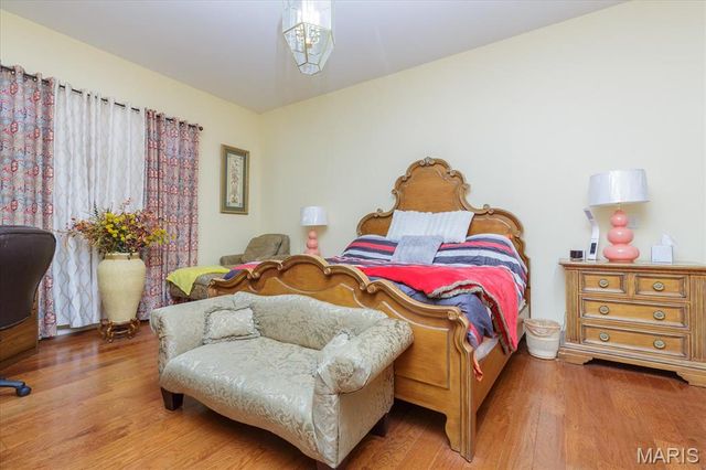 13001 Kinsley Heights Drive, Hazelwood, MO 63033