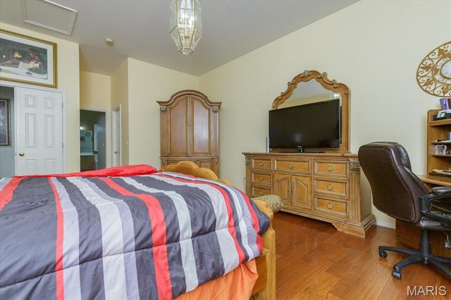 13001 Kinsley Heights Drive, Hazelwood, MO 63033