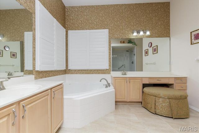13001 Kinsley Heights Drive, Hazelwood, MO 63033