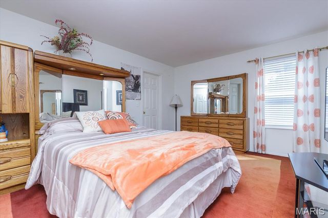 13001 Kinsley Heights Drive, Hazelwood, MO 63033