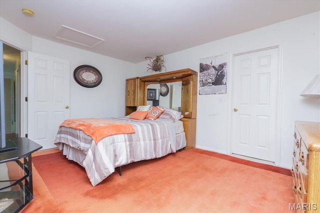13001 Kinsley Heights Drive, Hazelwood, MO 63033