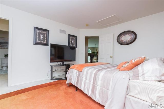 13001 Kinsley Heights Drive, Hazelwood, MO 63033