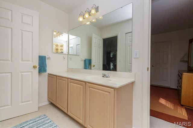 13001 Kinsley Heights Drive, Hazelwood, MO 63033