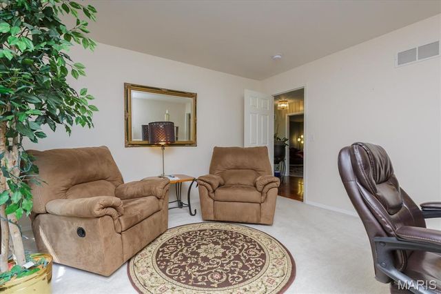 13001 Kinsley Heights Drive, Hazelwood, MO 63033