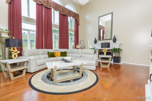 13001 Kinsley Heights Drive, Hazelwood, MO 63033