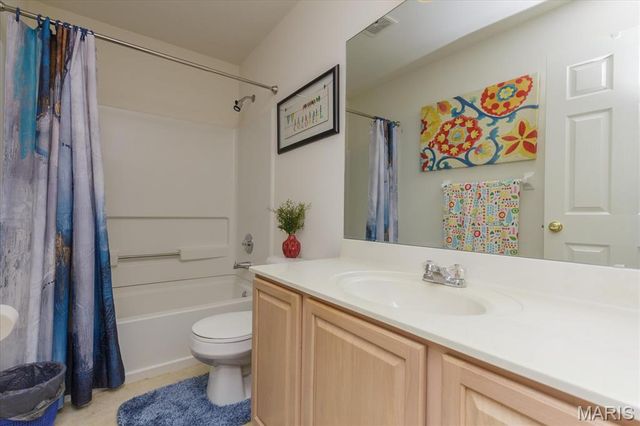 13001 Kinsley Heights Drive, Hazelwood, MO 63033