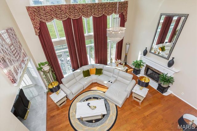 13001 Kinsley Heights Drive, Hazelwood, MO 63033
