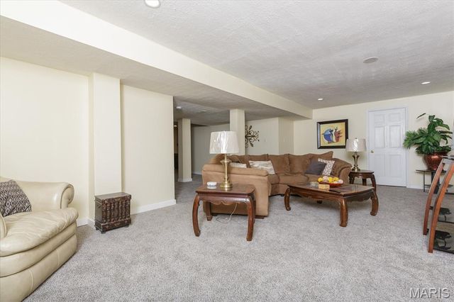 13001 Kinsley Heights Drive, Hazelwood, MO 63033