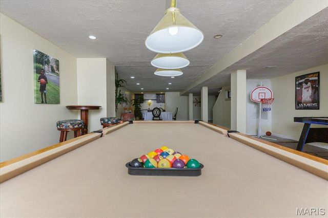 13001 Kinsley Heights Drive, Hazelwood, MO 63033