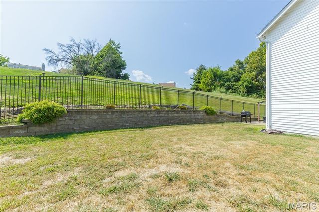 13001 Kinsley Heights Drive, Hazelwood, MO 63033