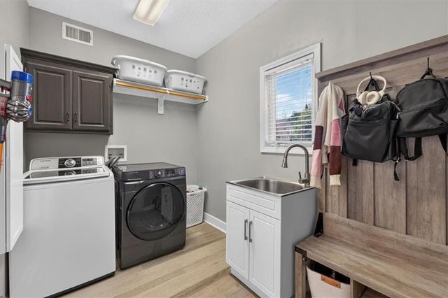 2612 SW Winterbrook Circle, Lee's Summit, MO 64081