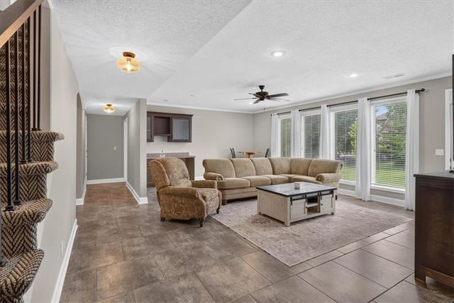 2612 SW Winterbrook Circle, Lee's Summit, MO 64081