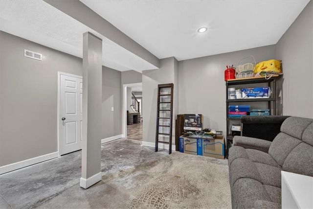 2612 SW Winterbrook Circle, Lee's Summit, MO 64081