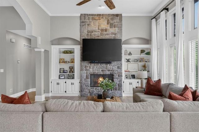 2612 SW Winterbrook Circle, Lee's Summit, MO 64081