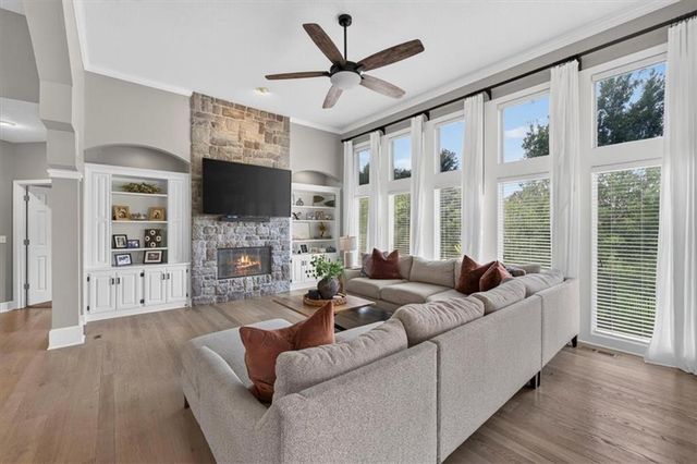 2612 SW Winterbrook Circle, Lee's Summit, MO 64081