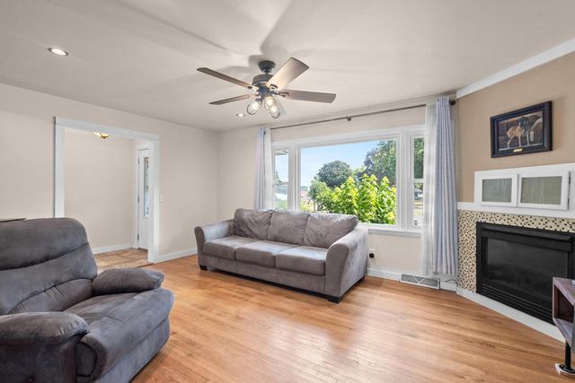 4210 Sunnyside Crescent, Madison, WI 53704