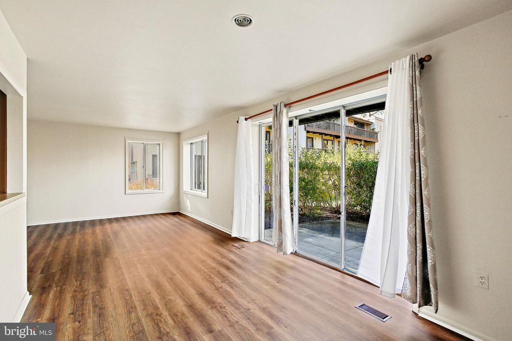 Image 11 of property listing at 10071 WINDSTREAM DR #1, Columbia, MD 21044