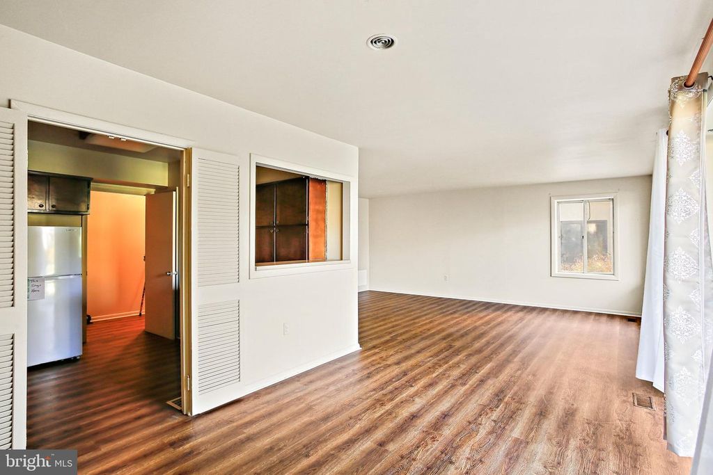 Image 12 of property listing at 10071 WINDSTREAM DR #1, Columbia, MD 21044