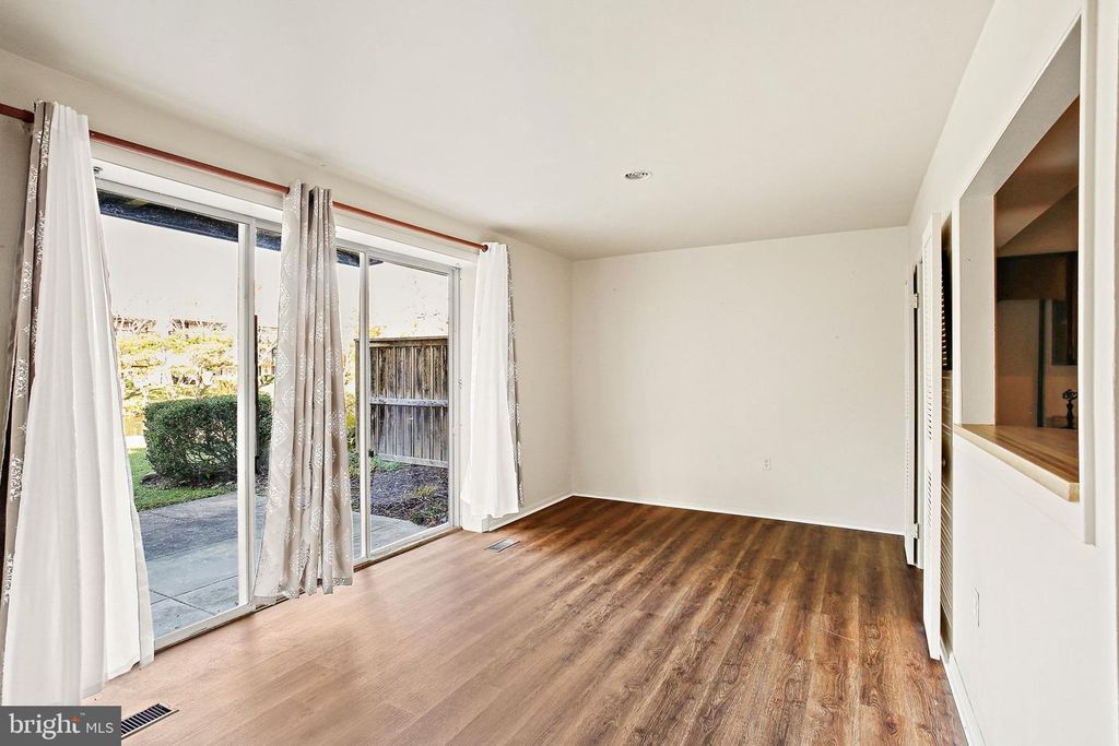 Image 9 of property listing at 10071 WINDSTREAM DR #1, Columbia, MD 21044