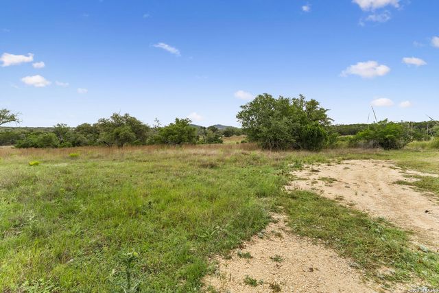 997 Gw Edwards Lane, Pipe Creek, TX 78063