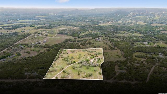 997 Gw Edwards Lane, Pipe Creek, TX 78063