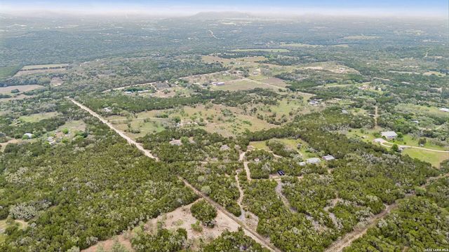997 Gw Edwards Lane, Pipe Creek, TX 78063