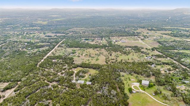 997 Gw Edwards Lane, Pipe Creek, TX 78063