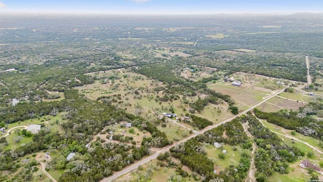 997 Gw Edwards Lane, Pipe Creek, TX 78063