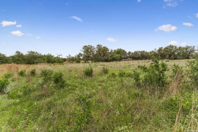 997 Gw Edwards Lane, Pipe Creek, TX 78063