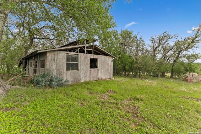 997 Gw Edwards Lane, Pipe Creek, TX 78063
