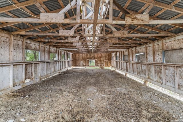 997 Gw Edwards Lane, Pipe Creek, TX 78063