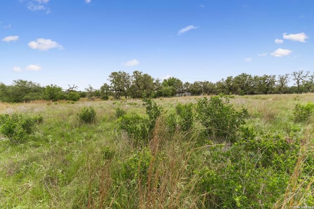 997 Gw Edwards Lane, Pipe Creek, TX 78063