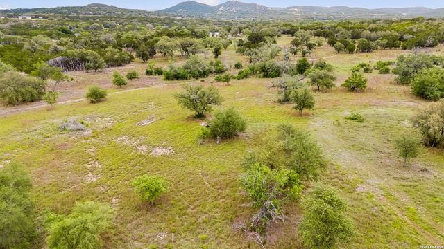997 Gw Edwards Lane, Pipe Creek, TX 78063