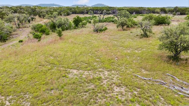 997 Gw Edwards Lane, Pipe Creek, TX 78063