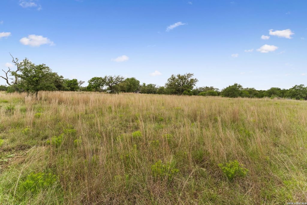 997 Gw Edwards Lane, Pipe Creek, TX 78063