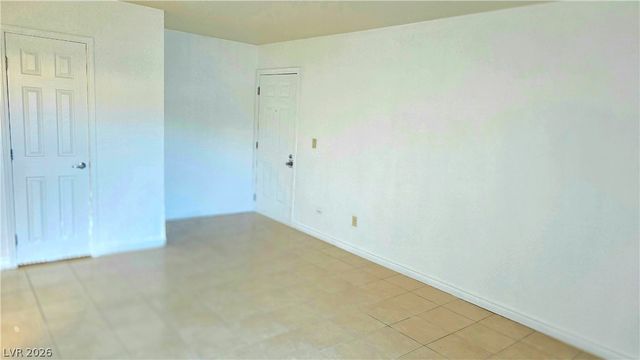 5185 Indian River Drive 227, Las Vegas, NV 89103