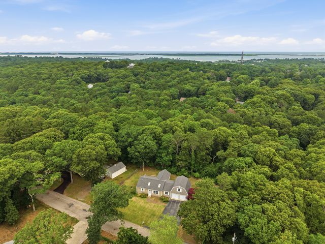 40 Cape Cod Lane, Barnstable, MA 02630