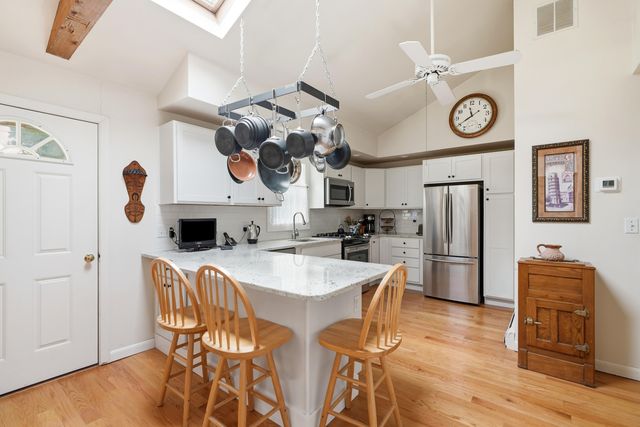 40 Cape Cod Lane, Barnstable, MA 02630