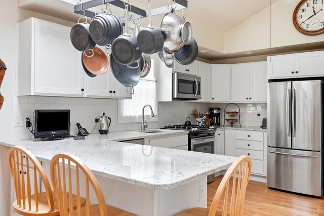40 Cape Cod Lane, Barnstable, MA 02630