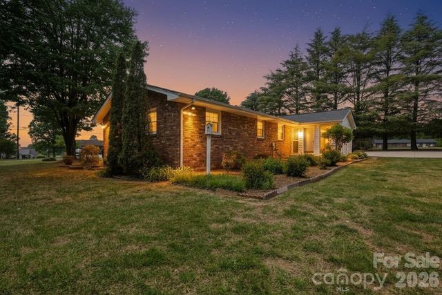 3328 Sulphur Springs Road NE, Hickory, NC 28601