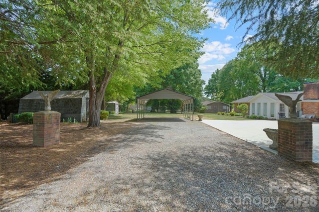 3328 Sulphur Springs Road NE, Hickory, NC 28601