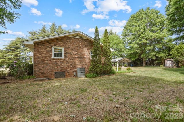 3328 Sulphur Springs Road NE, Hickory, NC 28601