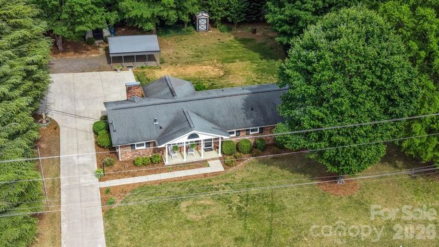 3328 Sulphur Springs Road NE, Hickory, NC 28601