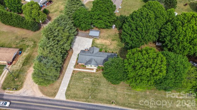 3328 Sulphur Springs Road NE, Hickory, NC 28601