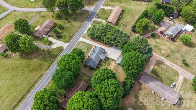 3328 Sulphur Springs Road NE, Hickory, NC 28601