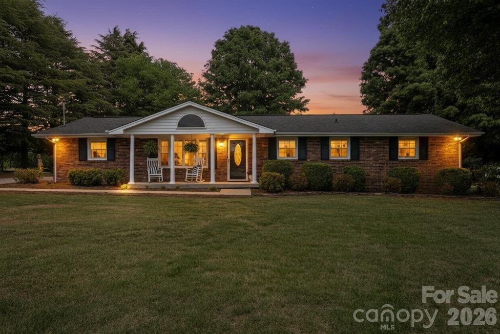 3328 Sulphur Springs Road NE, Hickory, NC 28601